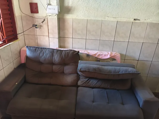SOFÁ GRANDE PARA SALA DE ESTAR USADO 