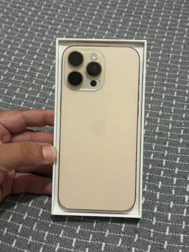 iPhone 16 Pro Max - 256GB - Bateria 90 % nunca aberto