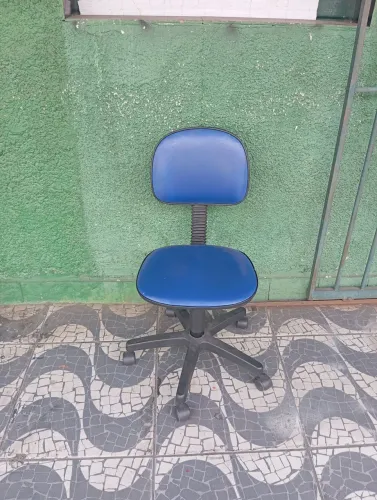 Vendo Cadeira de Escritório giratória