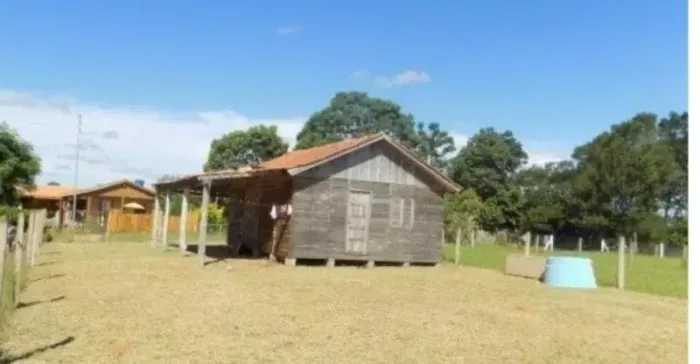 Velleda oferece espetacular sítio com casa no condomínio Rancho Alegre em Águas Claras