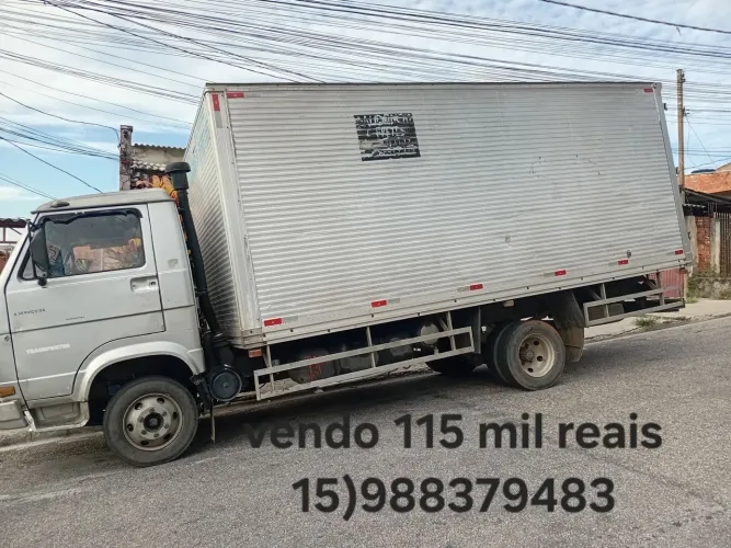 Caminhão baú