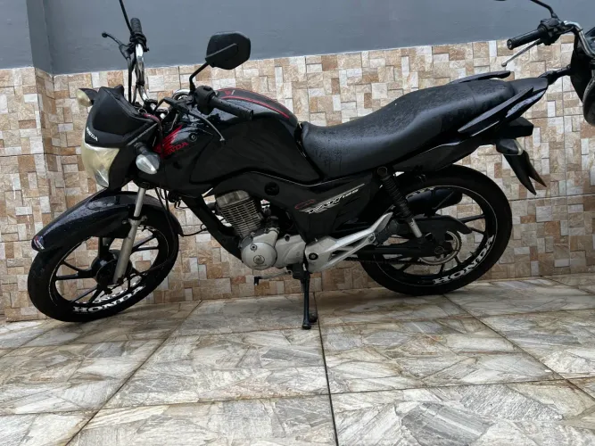 Três motos Honda disponíveis pra venda 