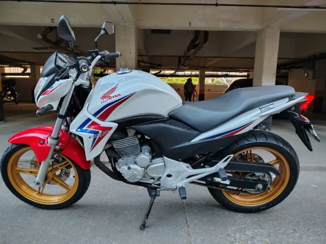 Honda CB 300R Limited 2014 - Branca - Excelente Estado