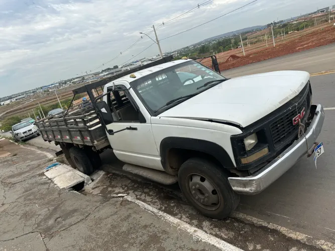 Caminhão GMC