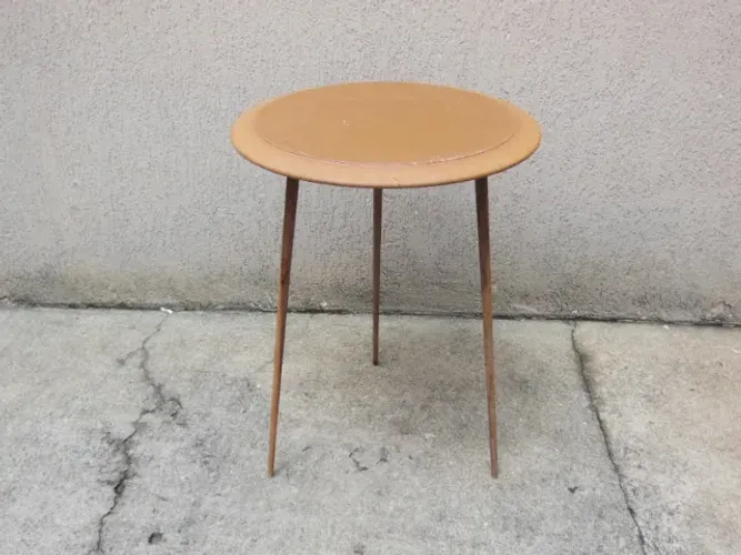 Mesa Lateral Redonda MDF e Pés Palito de Madeira 66 X 47