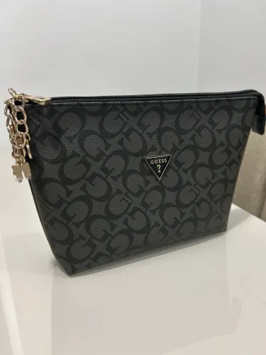 Necessaire ou bolsa de mão Guess