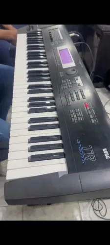 Teclado Korg Profissional TR 61