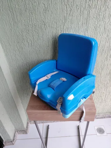 Cadeirinha de alimentação portátil