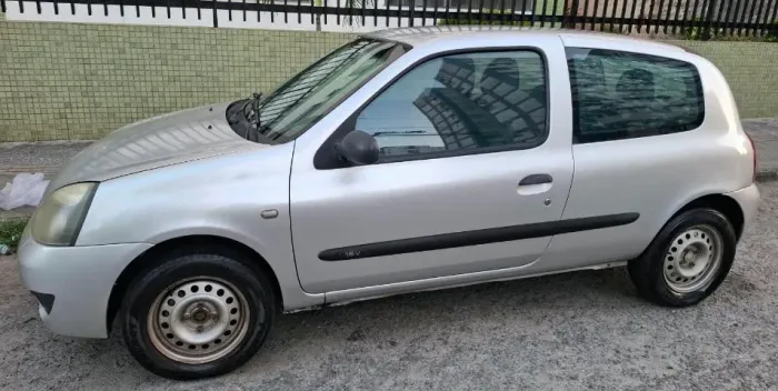 Renault Clio Campus Hi-flex 1.0 16V 3P 2010