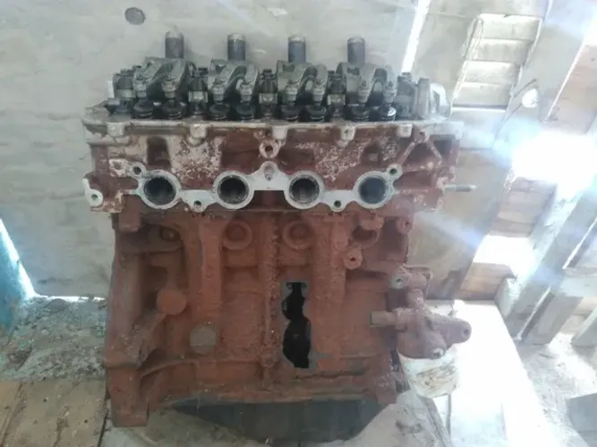 Motor Renault Sandero 1.0 16V Flex 4 cilindros para uso de peças (bloco furado)