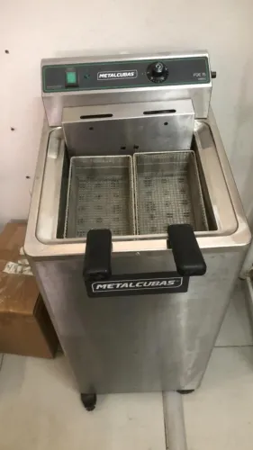 Fritadeira Elétrica Zona Fria de Óleo 15 Litros 8000 W FOE 15 P 220v Metalcubas