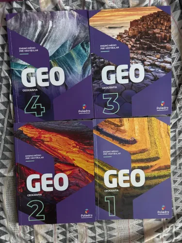 Coleção com os 4 livros de geografia do poliedro
