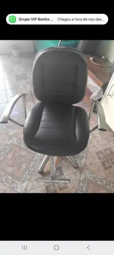 Vendo Cadeira para Salão semi nova