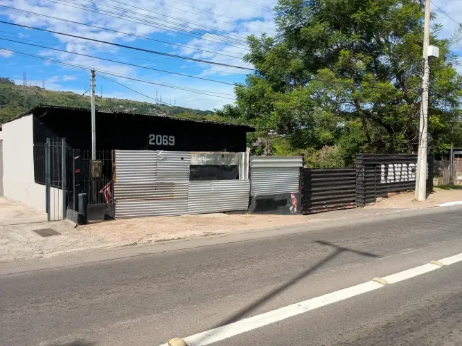 Locação R$ 4 mil - Amplo terreno com casa, oficina, garagem para mais de 20 carros.