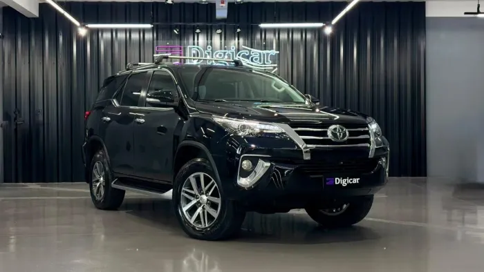 Toyota Hilux SW4 SRX 4X4 2.8 TDI 16V Dies. Aut. 2017