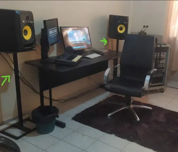 Par de suporte pedestal para monitor de referência