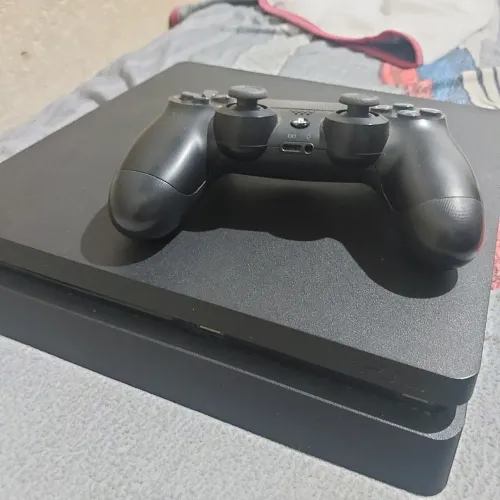 Sony PlayStation 4 (PS4) - Modelo Slim (CUH-2214B)