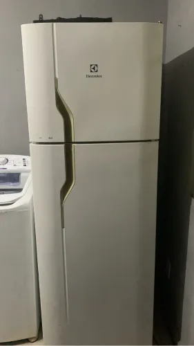 Geladeira Duplex Electrolux DC44 362L - Ótimo Estado e Muito Espaçosa!