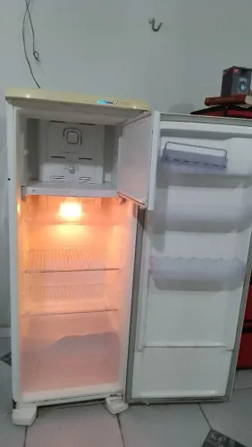 Barbada! Vendo Geladeira Eletrolux Frosfree em estado de conservação