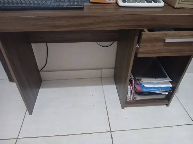 Mesa escrivaninha pra computador e notebook 