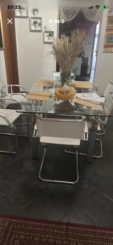 Mesa com 6 cadeiras