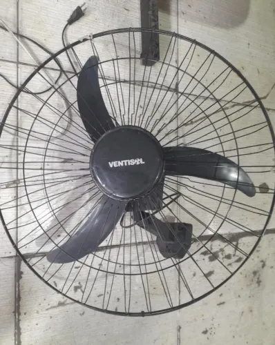 Ventilador de Parede Ventisol Seminovo com o Suporte pronto pra instalar