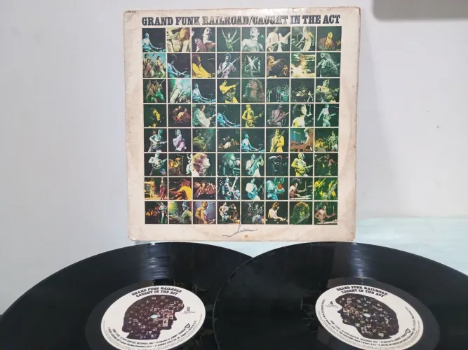 LP Grand Funk Railroad - Caught In The Act. PULANDO, LEIA A DESCRIÇÃO.