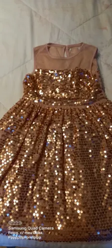 Vestido infantil e outro tamanho PP, lote por R$100,00