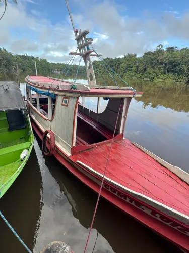 Barco com motor 18HP