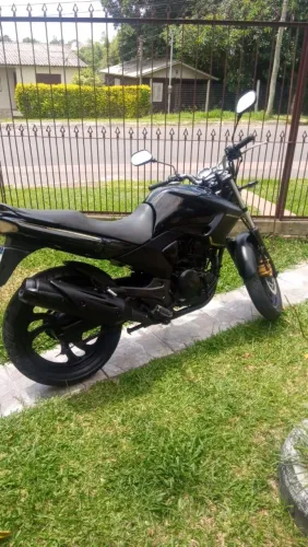 Fazer edição limitada modelo Full Black 