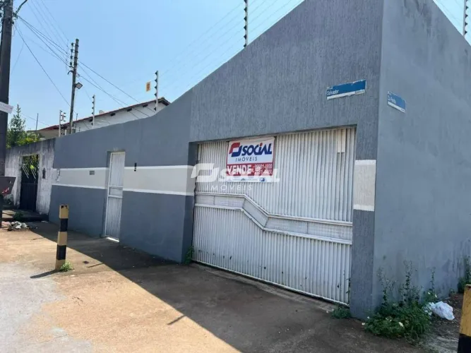 Residência bem localizada, prox. ao shopping/Bairro Embratel.