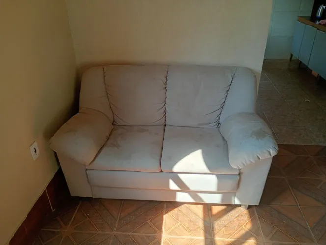 Vedo sofá 2 lugares, muito confortável