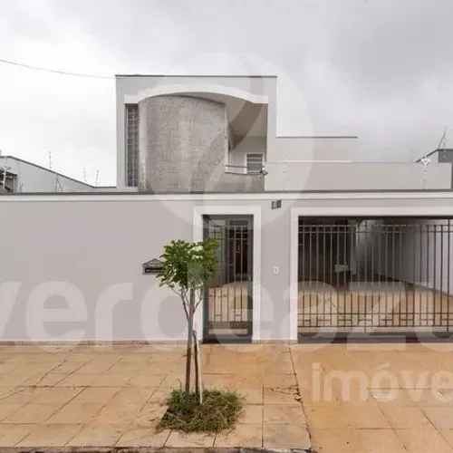 Grande casa 3 Dormitorios, 1 suíte com closet, 3 Banheiros, 3 vagas, varanda e muito mais