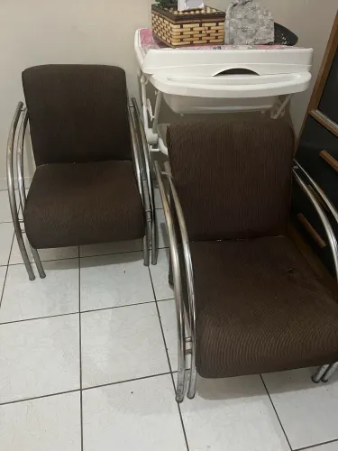 2 poltronas marrom