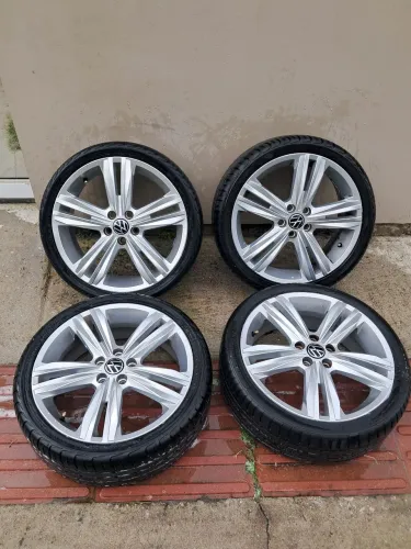 Rodas aro 17 5x100 modelo Tiguan com pneus 205/40 serve Polo Virtus Golf Bora Audi