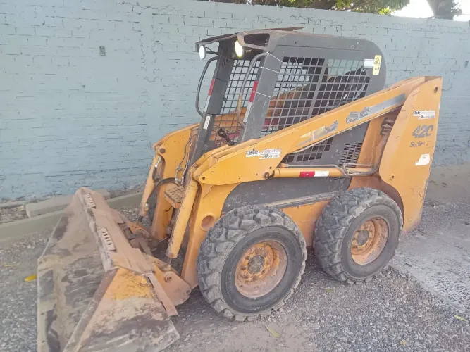 Mini carregadeira bob cat case 420