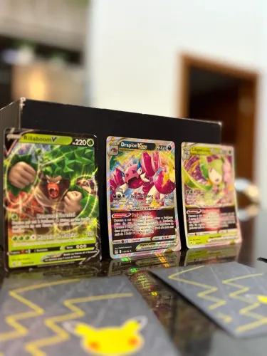 Cartas Pokémon V e V-ASTRO Originais - Drapion, Rillaboom e Lilligant