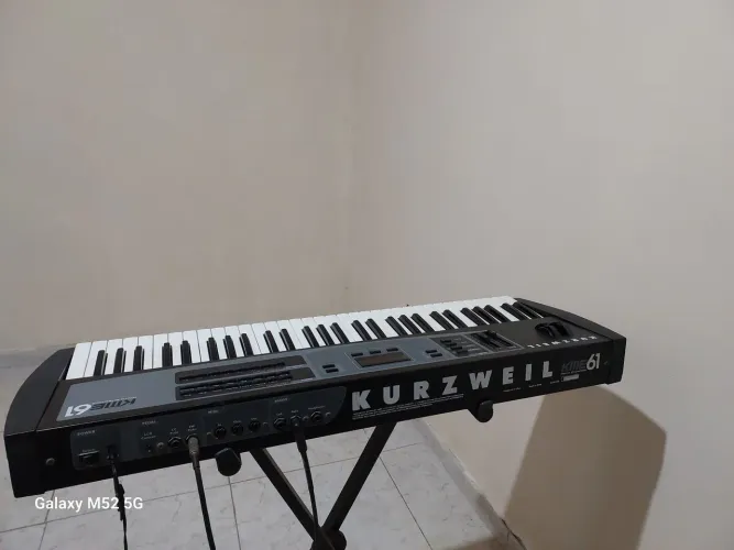 Teclado Sintetizador kurzweil kme61