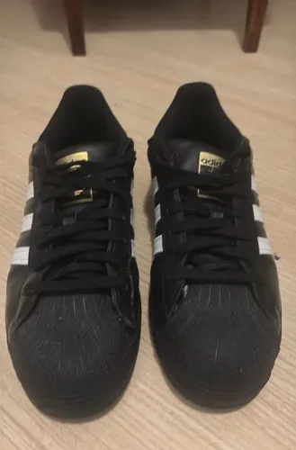 Tênis usado superstar adidas preto e branco
