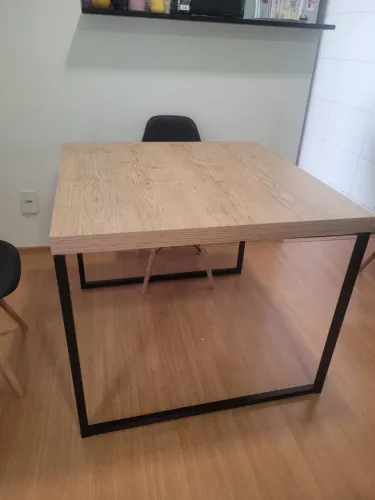 Mesa com 4 cadeiras - Aceito Cartão - *