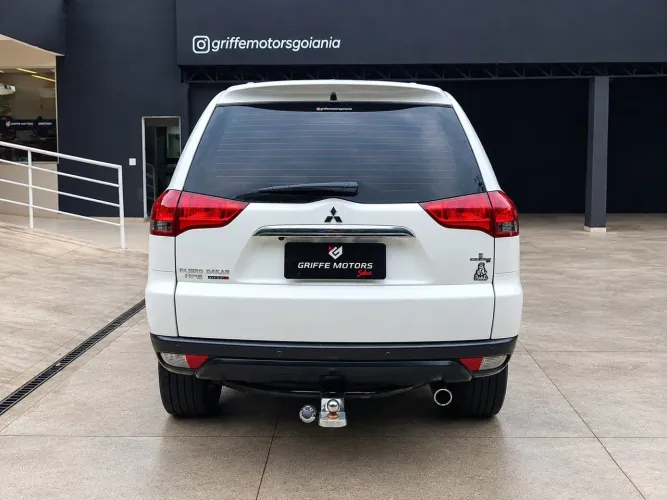 Mitsubishi Pajero Dakar HPE 3.2 4X4 T.I Dies 5P AUT 2015