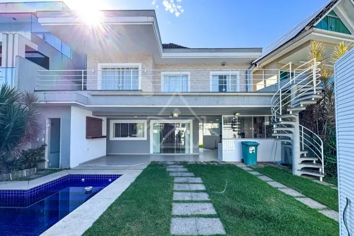 Casa à Venda com 4 Suítes, Piscina e Espaço Gourmet  Conforto no Riviera Del Sol