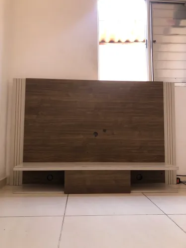 Vende-se painel de tv, poucos detalhes de uso