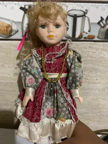 Venda de boneca de porcelana