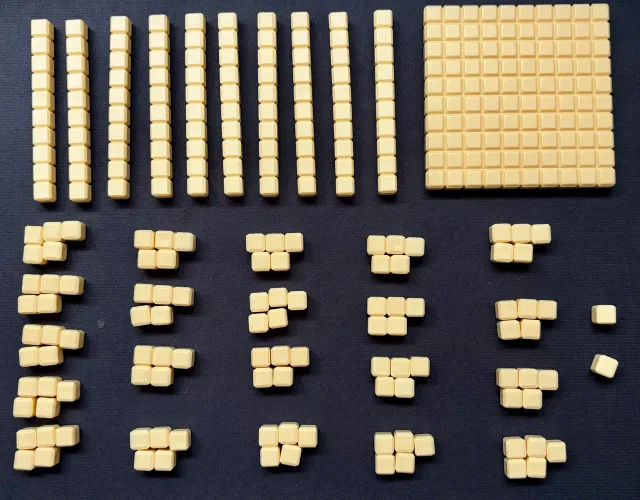 Material Dourado Montessori 138 Peças ABS - 1 100 Centena + 10 Dezenas + 127 unidades