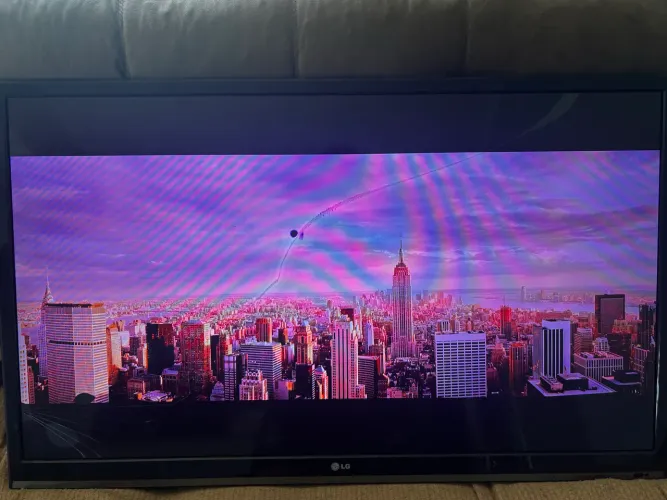 TV LG 42 polegadas smart 3D (detalhe)