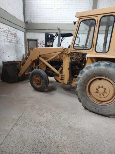 RETROESCAVADEIRA MF 86