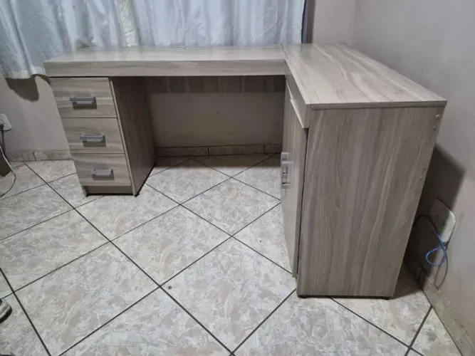 Mesa escrivaninha em L para computador