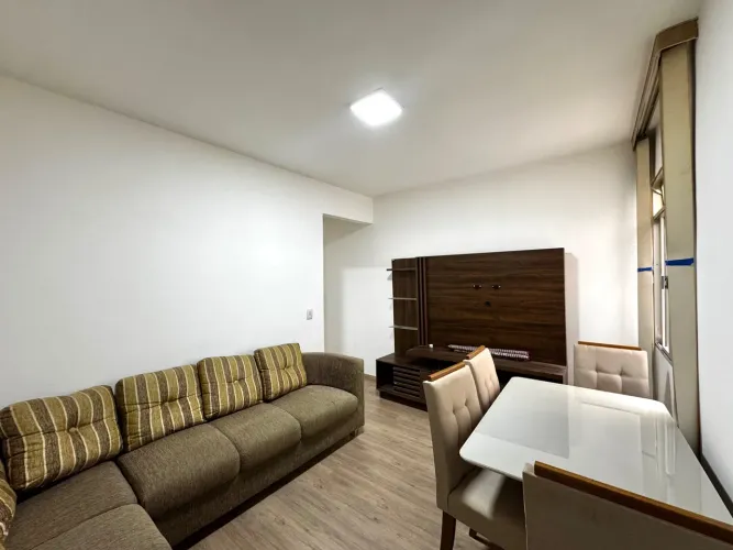 Quarto e sala mobiliado próximo ao Parque Halfeld para locação