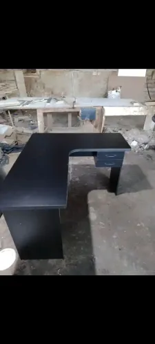 Escrivaninha modelo em ,L toda de MDF.